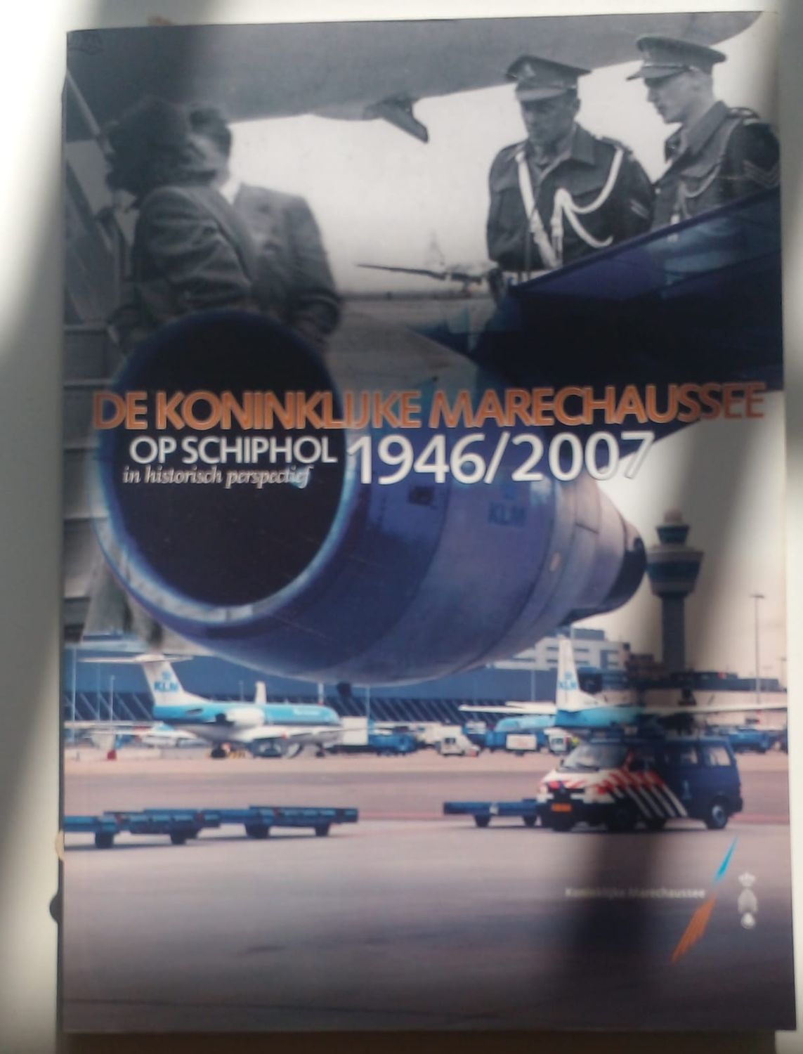 De koninklijke marechaussee op schiphol [D38]
