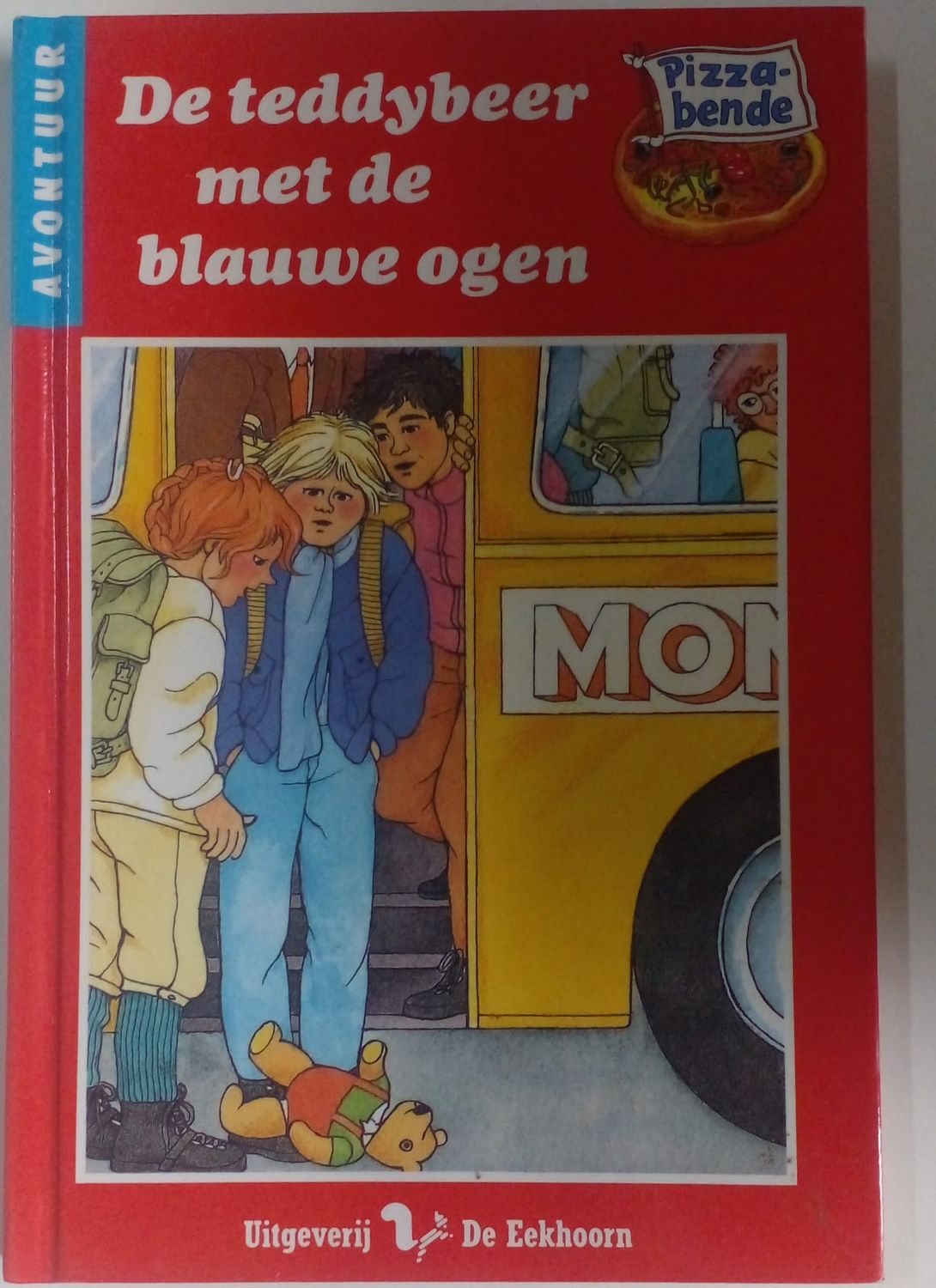 De teddybeer met de blauwe ogen 43