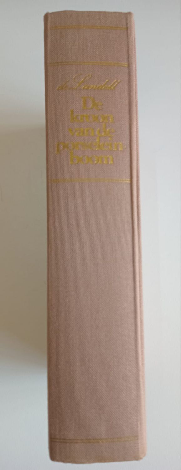 De kroon van de porselein boom 74