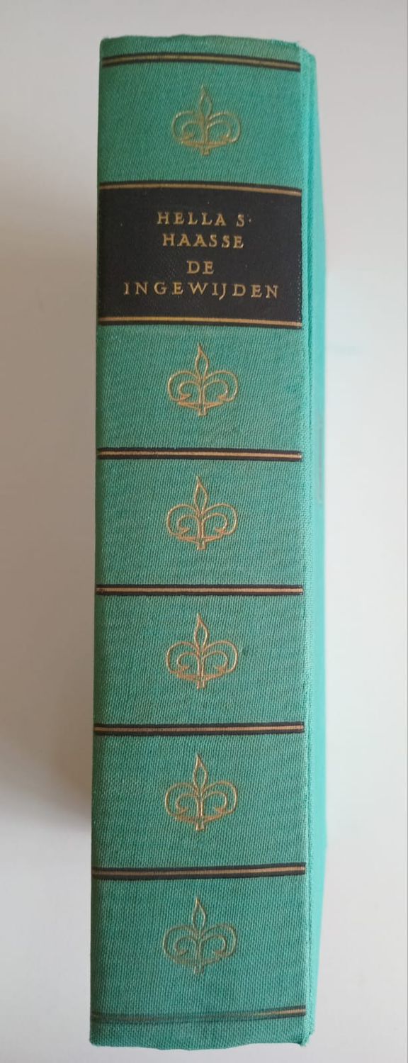 De ingewijden 74