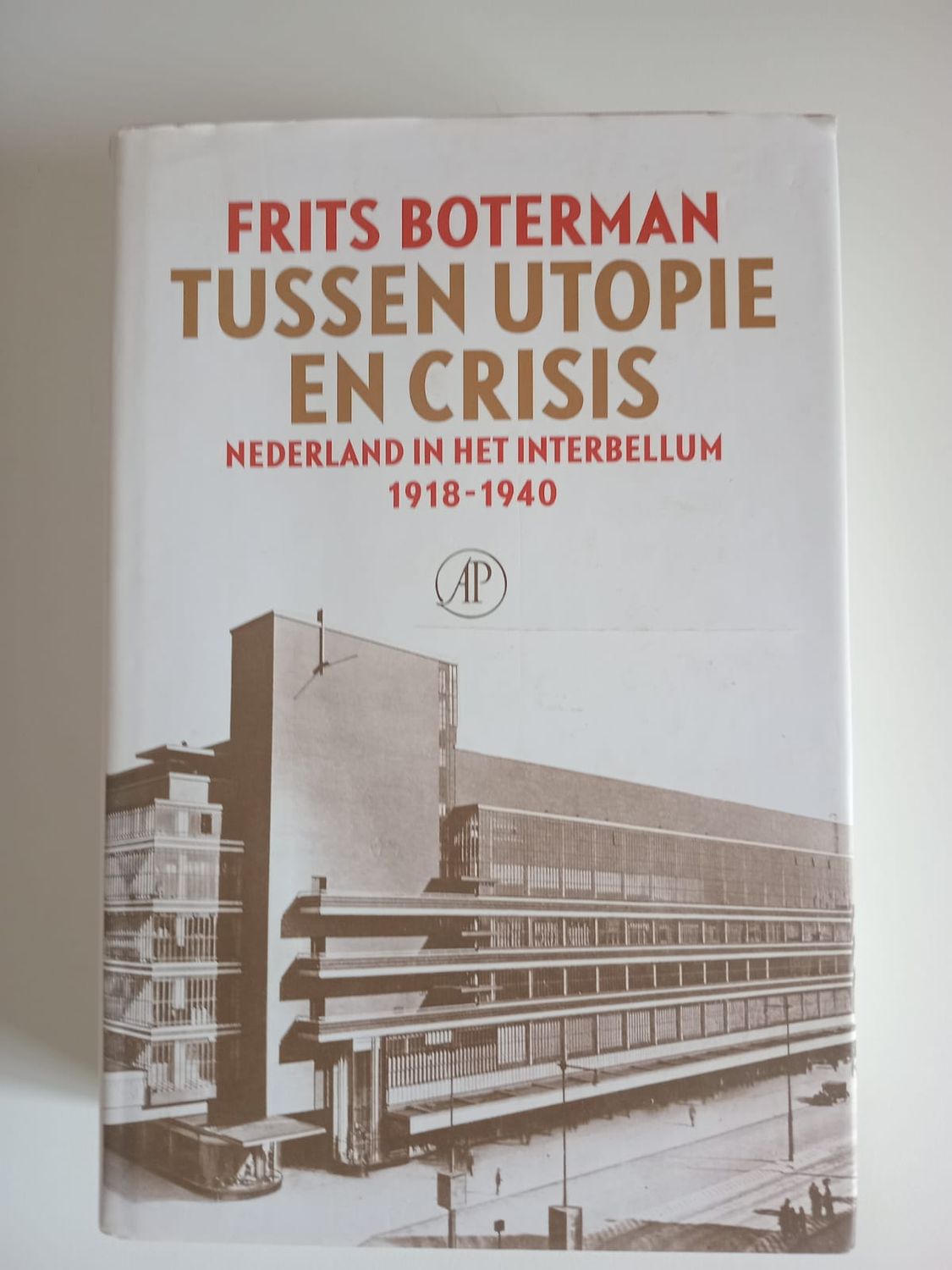 Tussen utopie en crisis 75