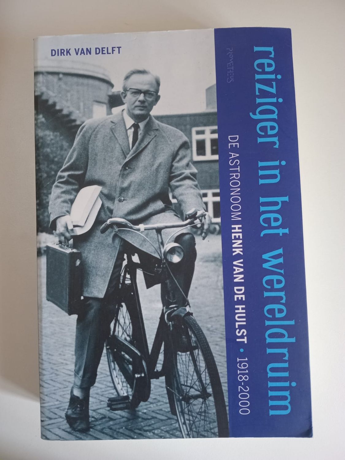 Reiziger in het wereldruim 76