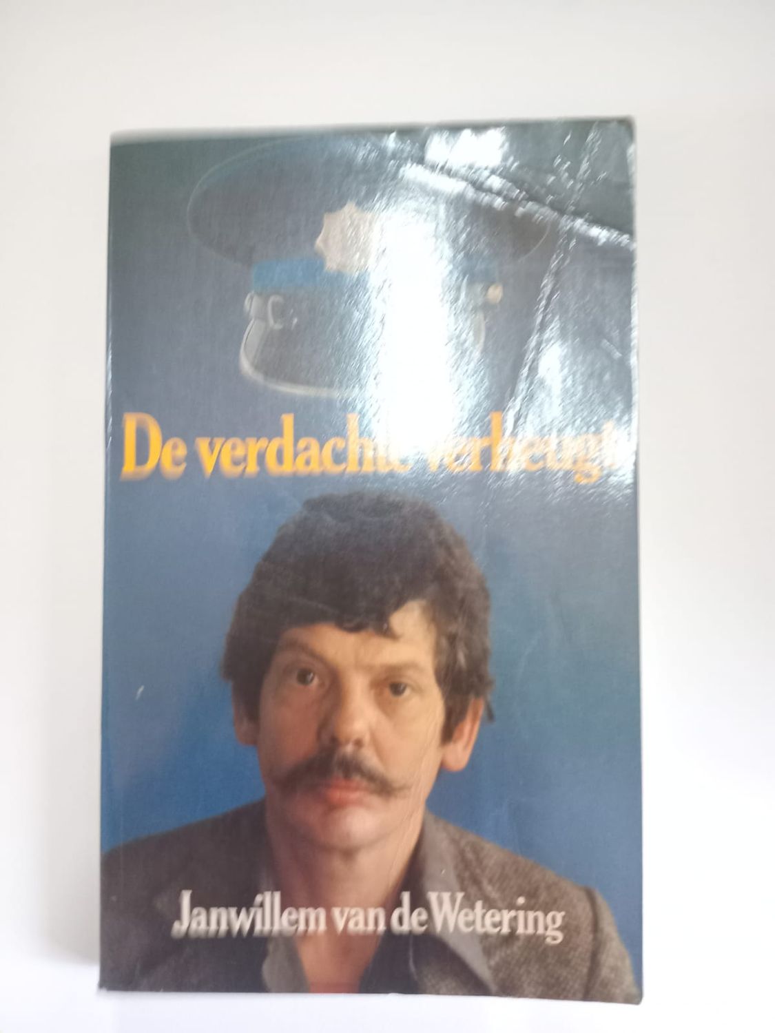 De verdachte verheugt 84