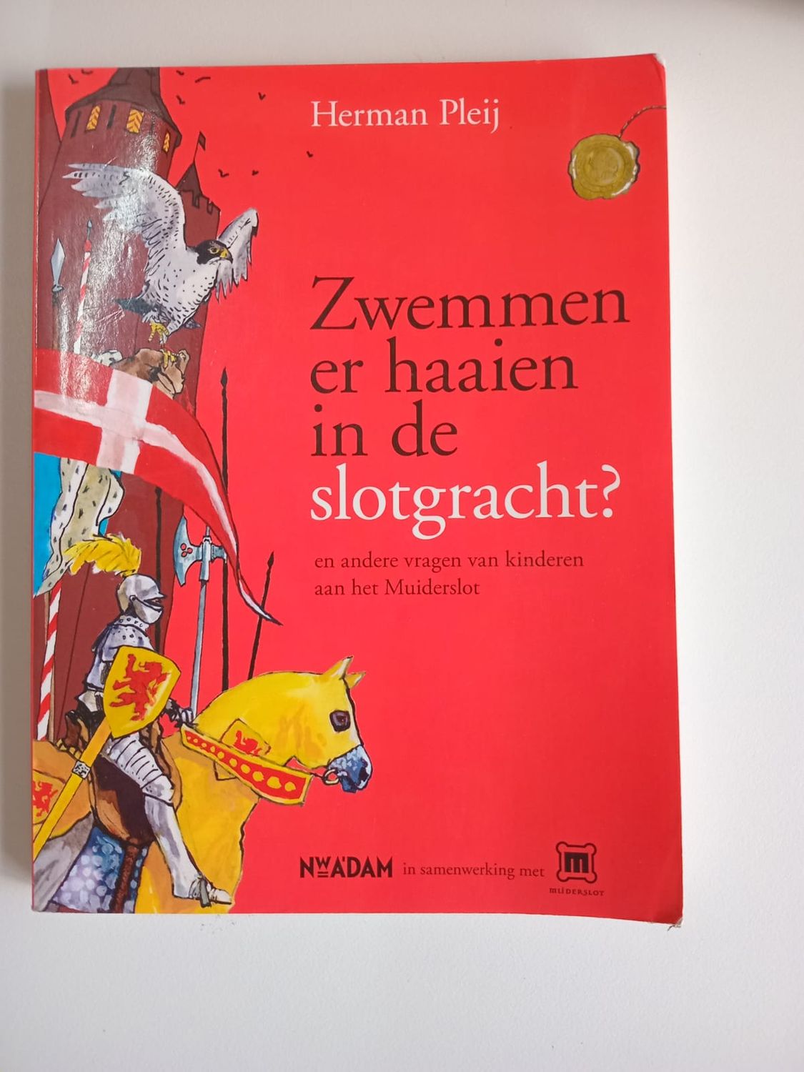 Zwemmen er haaien in de slotgracht ? 88