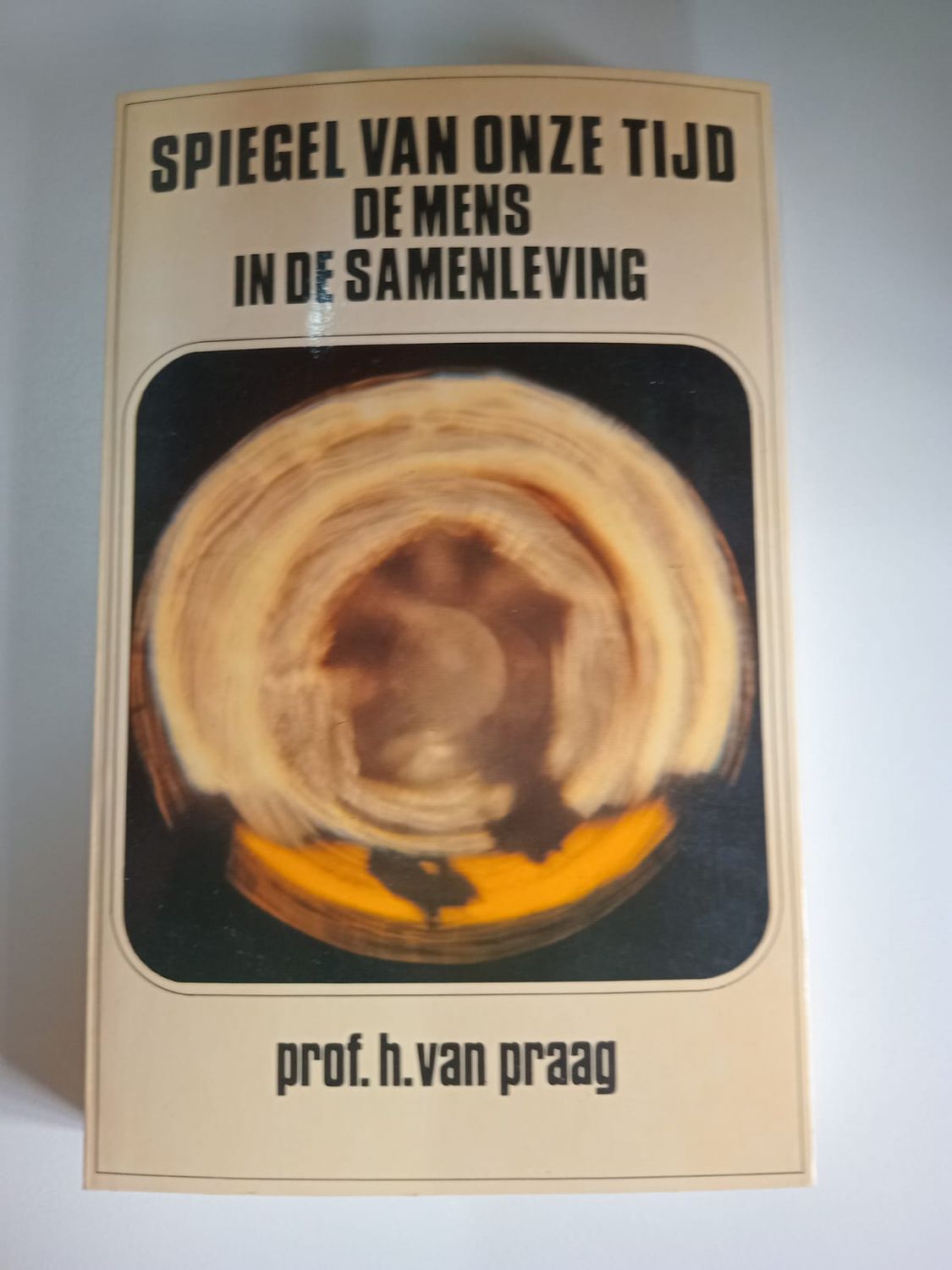 Spiegel van onze tijd de mens in de samenleving 118