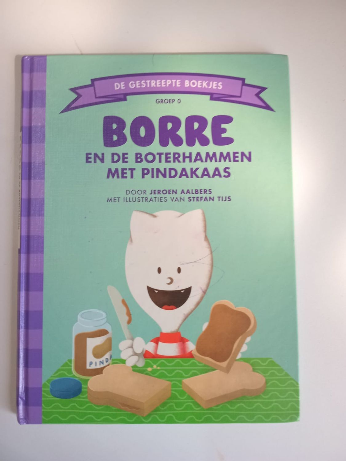 Borre en de boterhammen met pindakaas 135