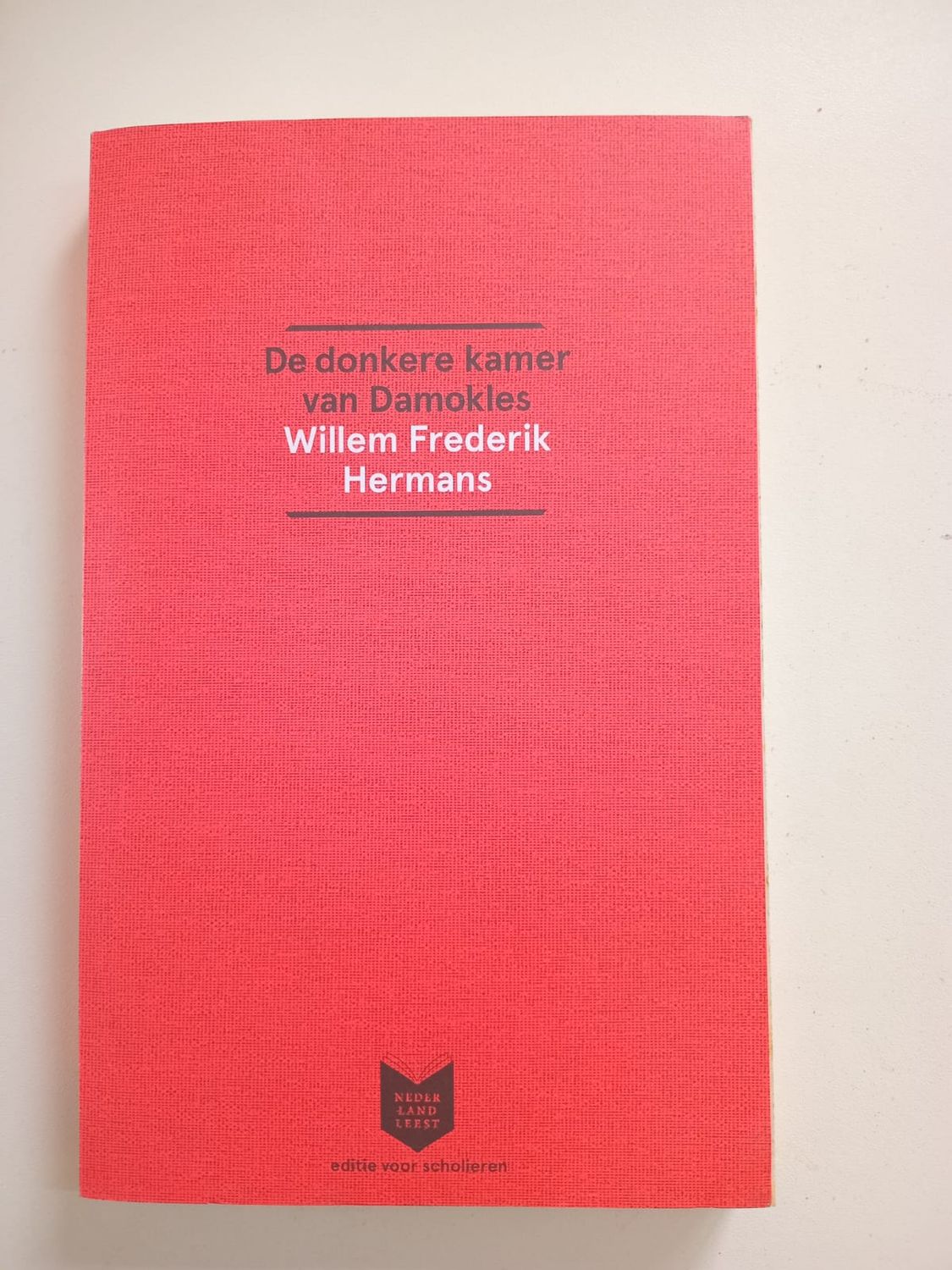 De donkere kamer van damokles 48