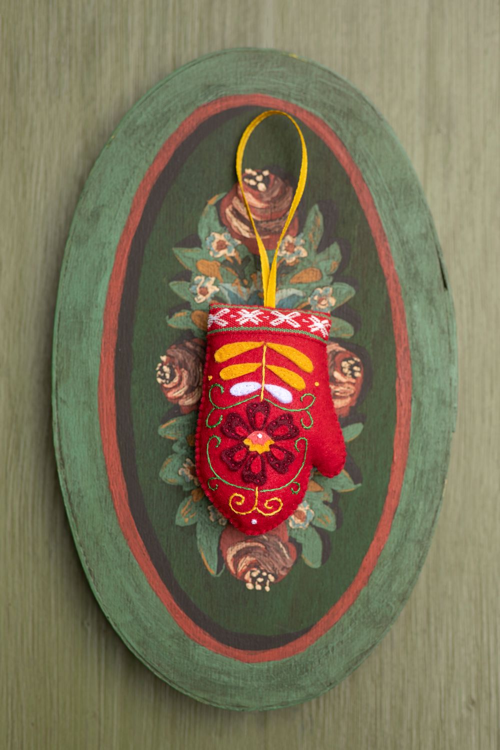 Red Mitten handmade felt decoration