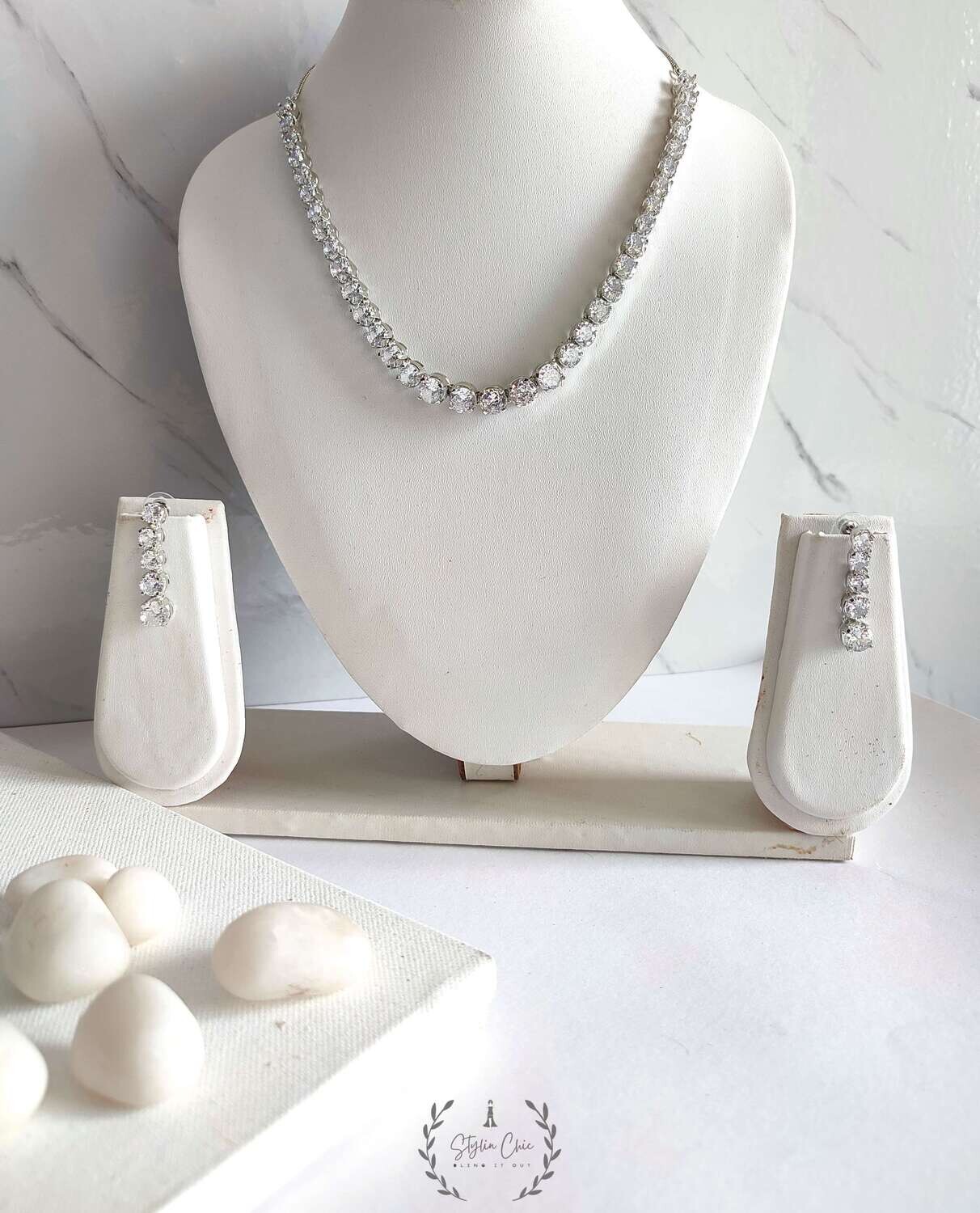Round store neck necklace