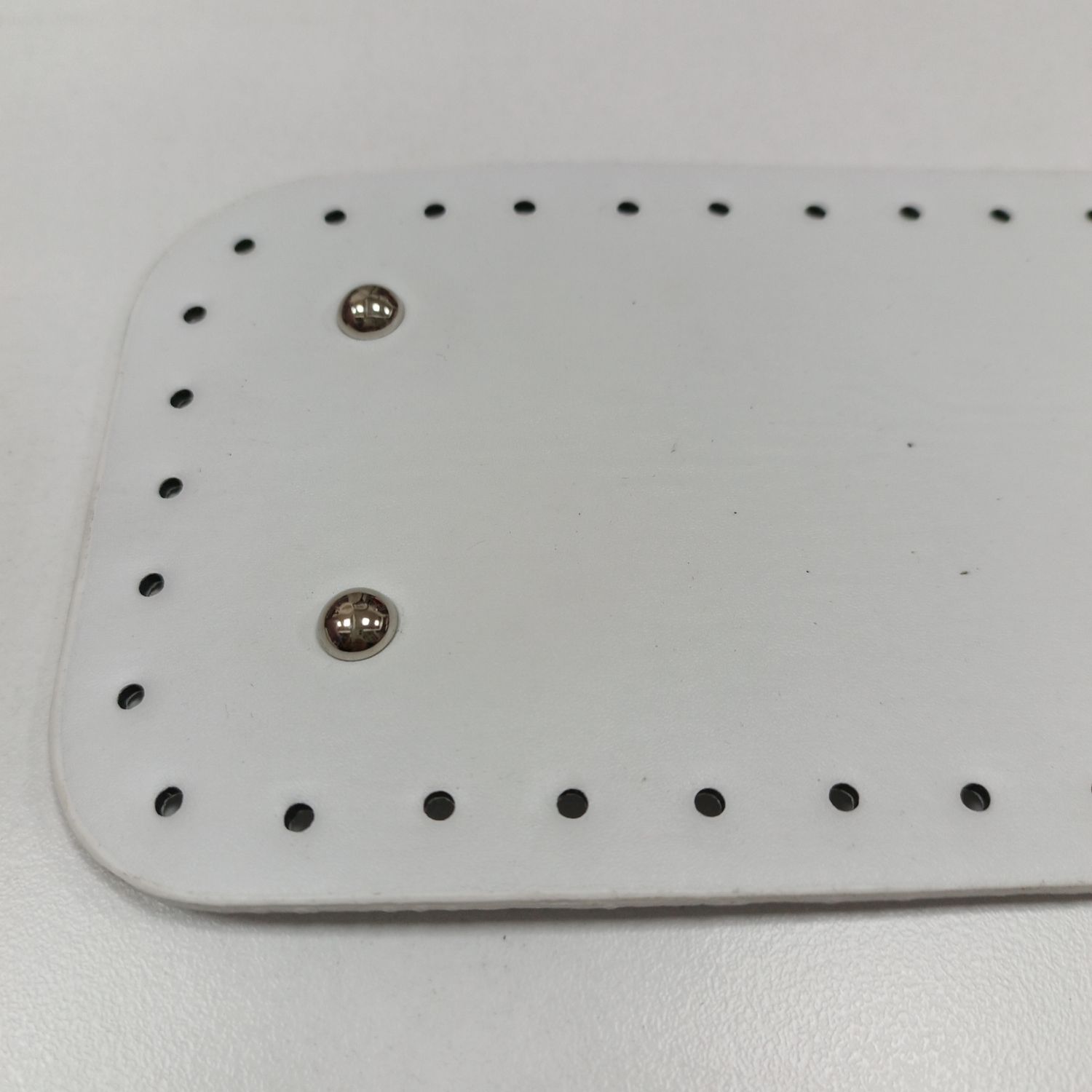 White Base 25 CM X 12 CM