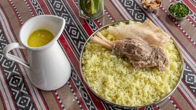 وجبة منسف تقليدية - traditional Meal