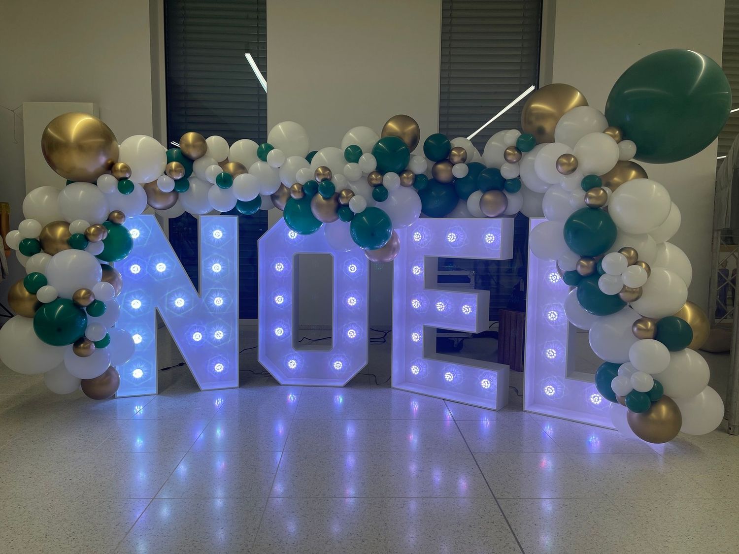 MOT NOEL EN LED MOT NOEL EN LED