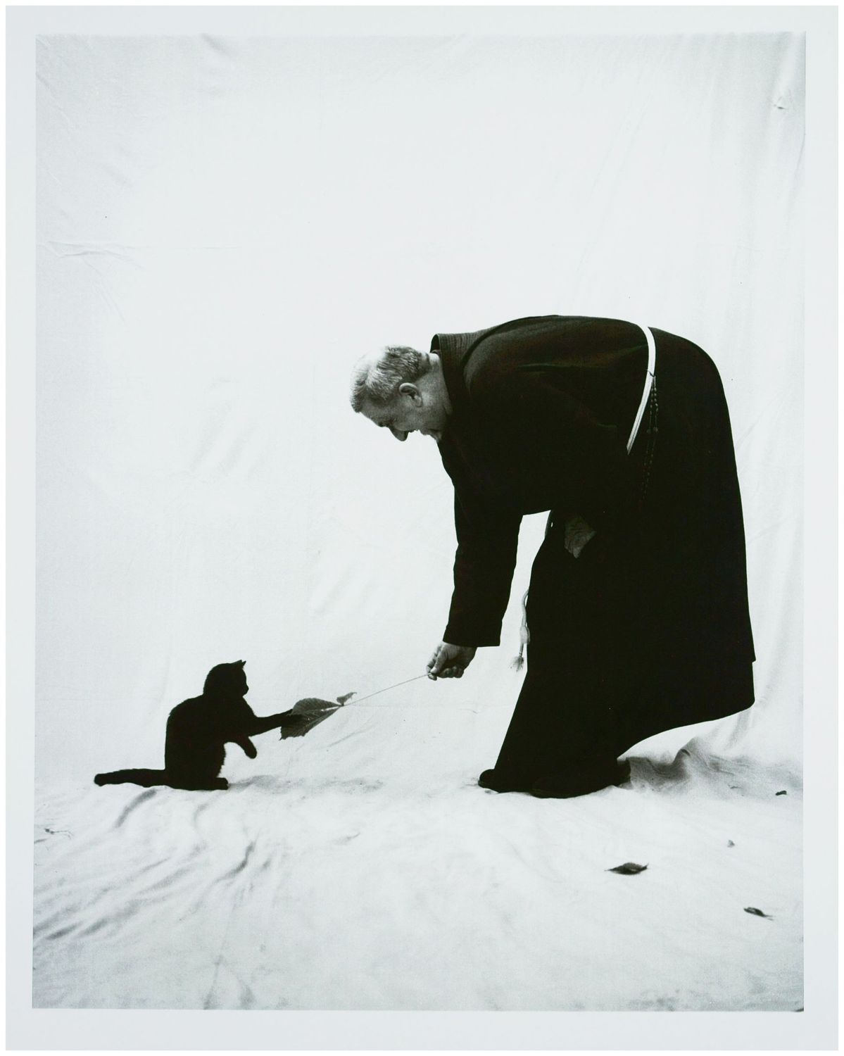 Moses, Stefan (1928 - 2018), Monk with cat, c. 1975