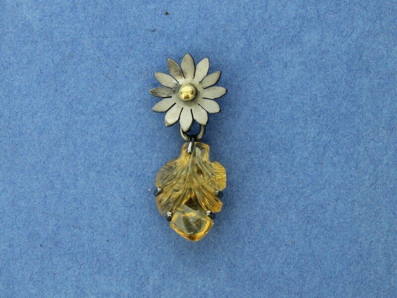 Daisy &amp;  leaf  Pendant