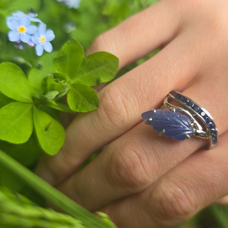 Carved Sapphire Leaf Platinum ring