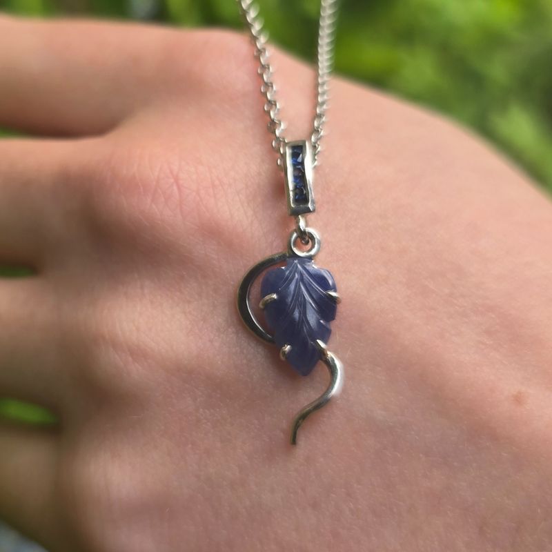 Carved Sapphire leaf Platinum pendant