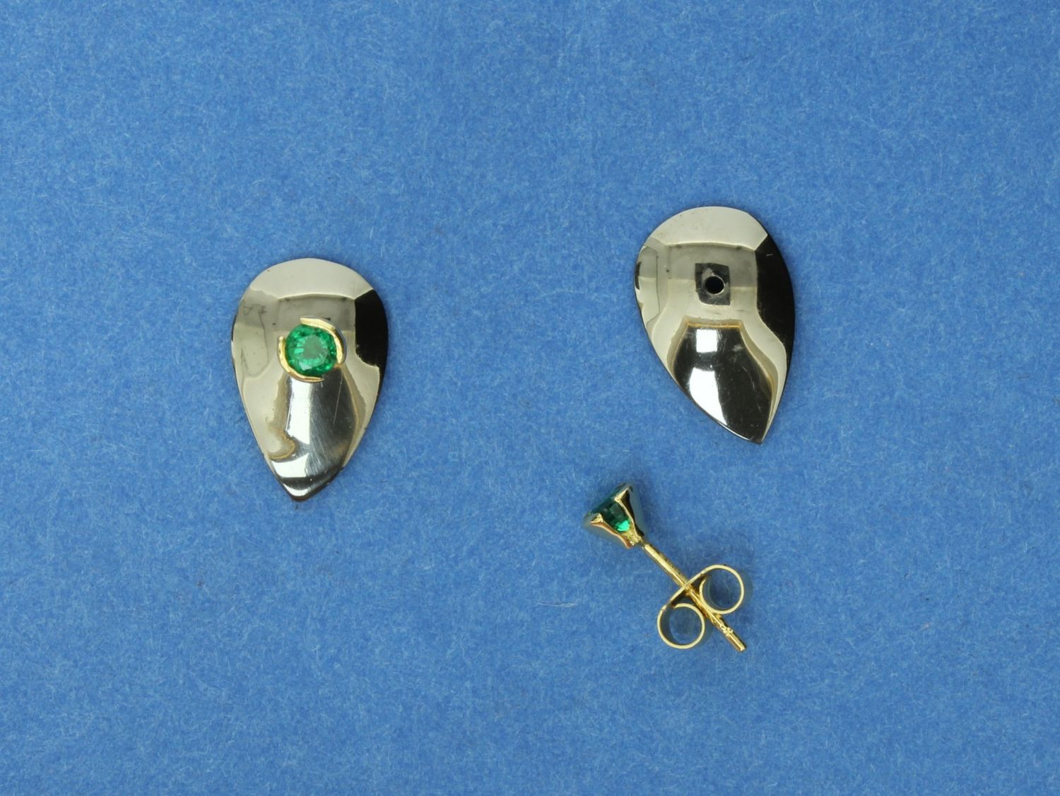 Emerald &amp; 18ct Gold earstuds with Silver enhancers