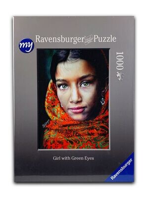 Girl with Green Eyes and Red Headscarf - 1.000 Teile Fotopuzzle in Premium-Qualität