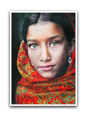 Girl with Green Eyes and Red Headscarf - Limitierte Künstlerpostkarte auf Hahnemühle Photo Rag® Duo Papier