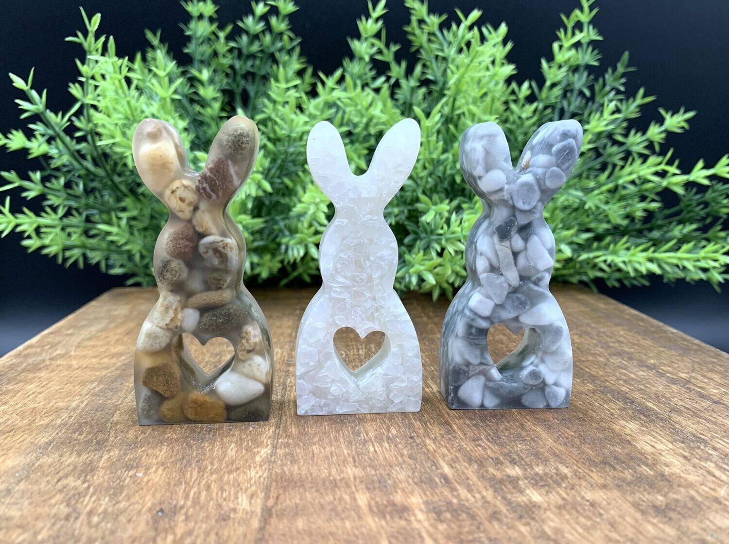 Handgefertigte "Osterhasen mit Herz"
