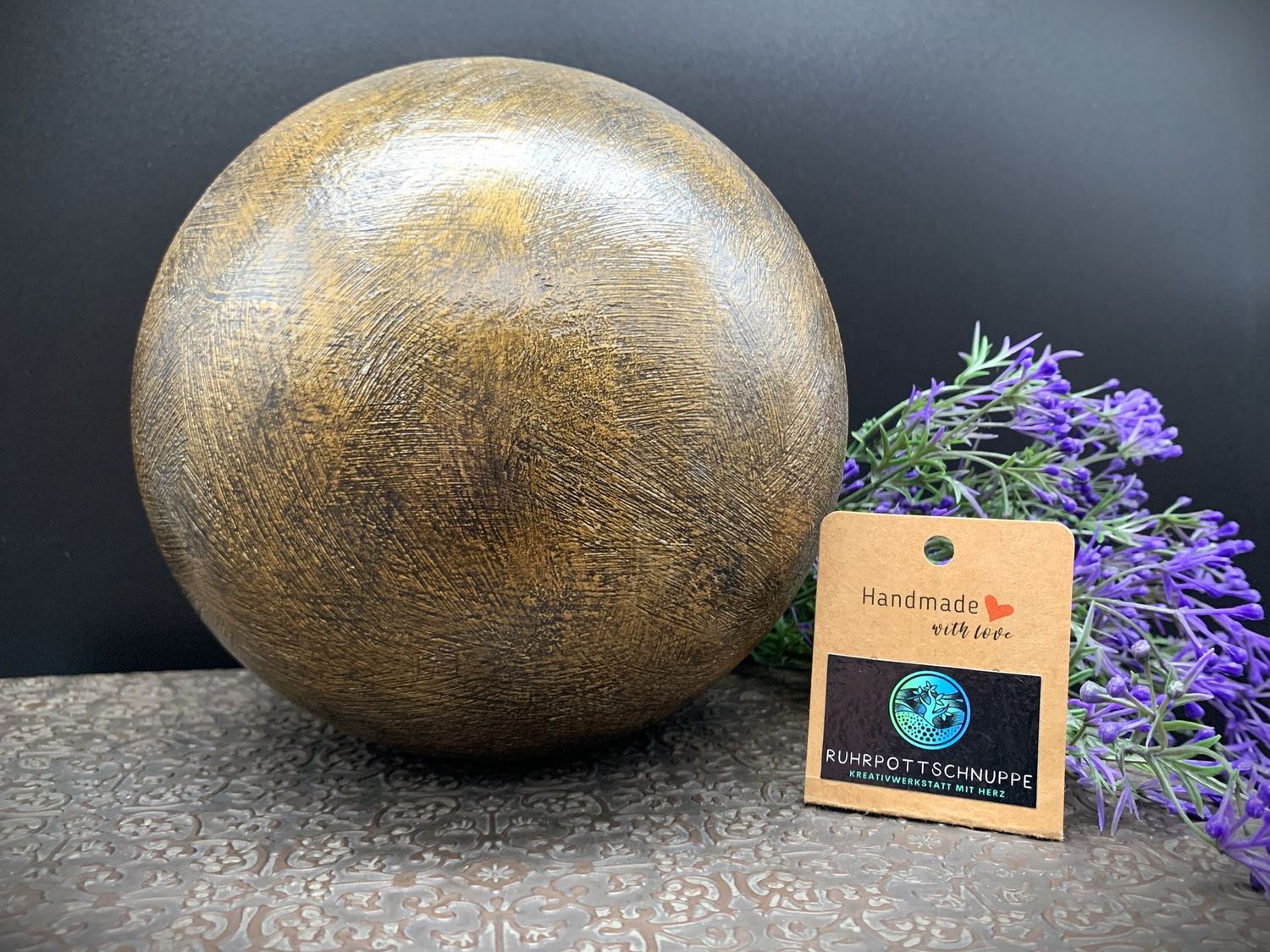 Liebevoll handgefertigte Tierurne "Golden Age" (2.100ml) für Tiere bis 37kg