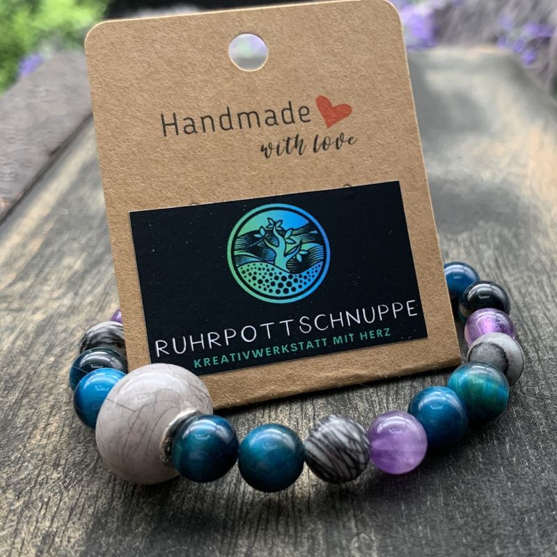 Handgefertigte Tierhaarperle mit Armband aus natürlichen Edelsteinperlen Handgefertigte Tierhaarperle mit Armband aus natürlichen Edelsteinperlen