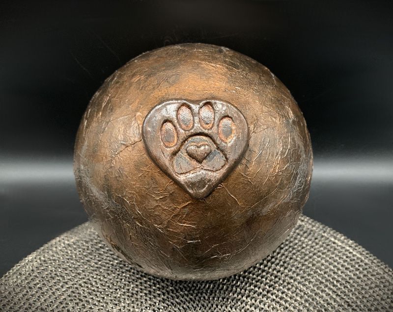 Liebevoll handgefertigte Tierurne Liebevoll handgefertigte Tierurne "Herzpfote" (1.600ml) Keramik bis 27kg