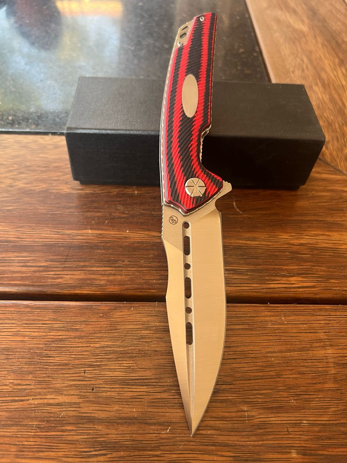 Aksel Red