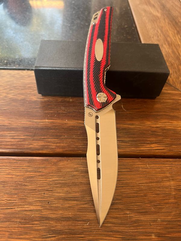 Aksel Red