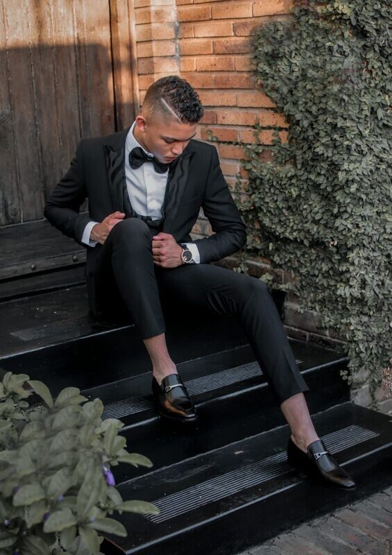 Black &amp; Touch Of Velvet Men&#39;s Suit