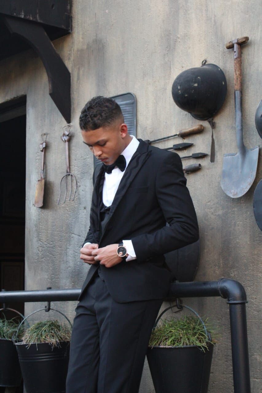 Black &amp; Touch Of Velvet Men&#39;s Suit
