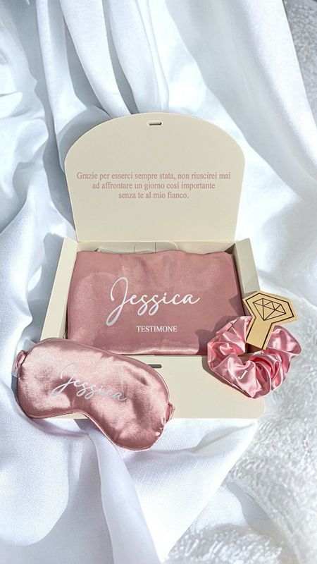 BOX DAMIGELLA/TESTIMONE ROSA (vestaglia, scruchie e mascherina notturna)