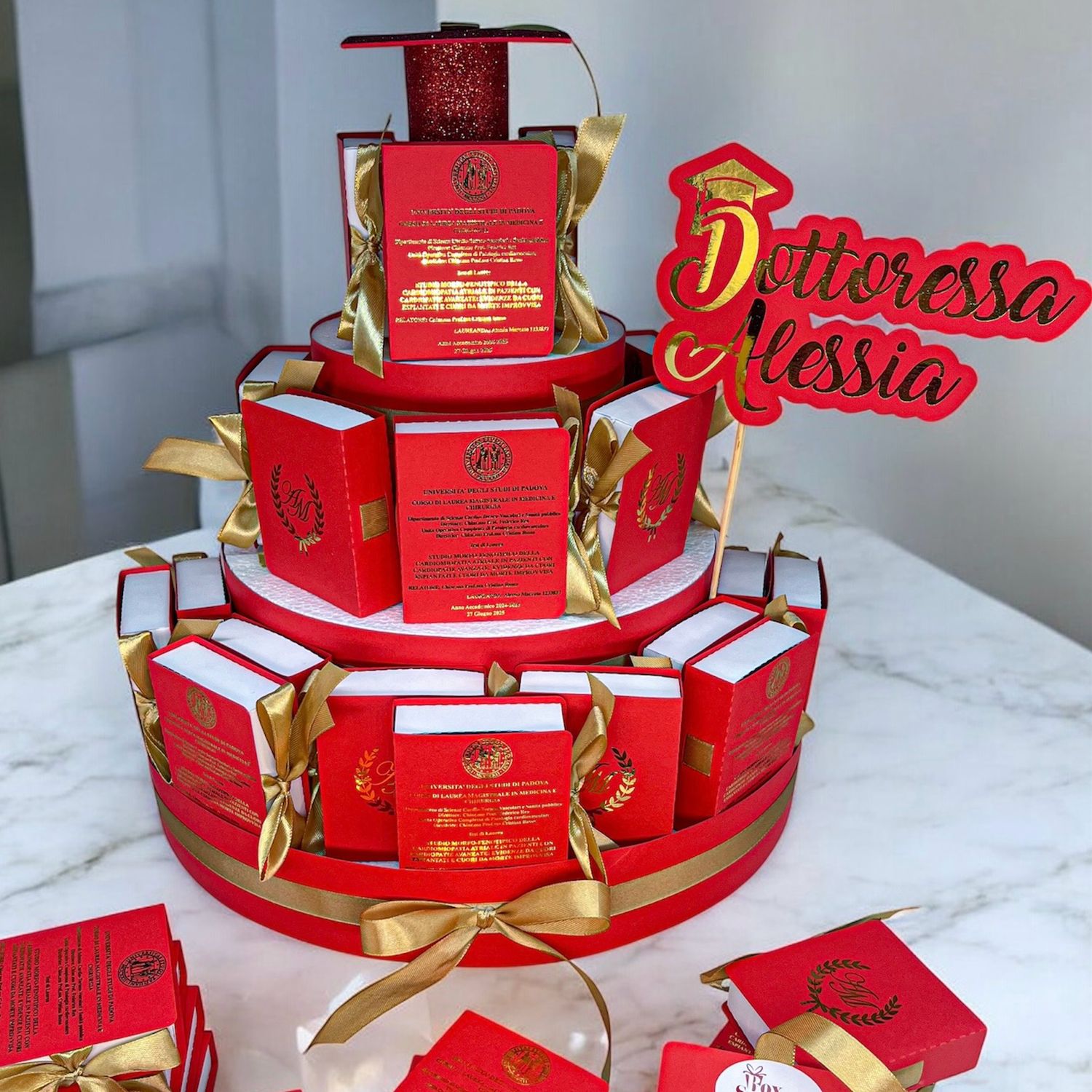Torta di Laurea (NON è compresa di bomboniere)