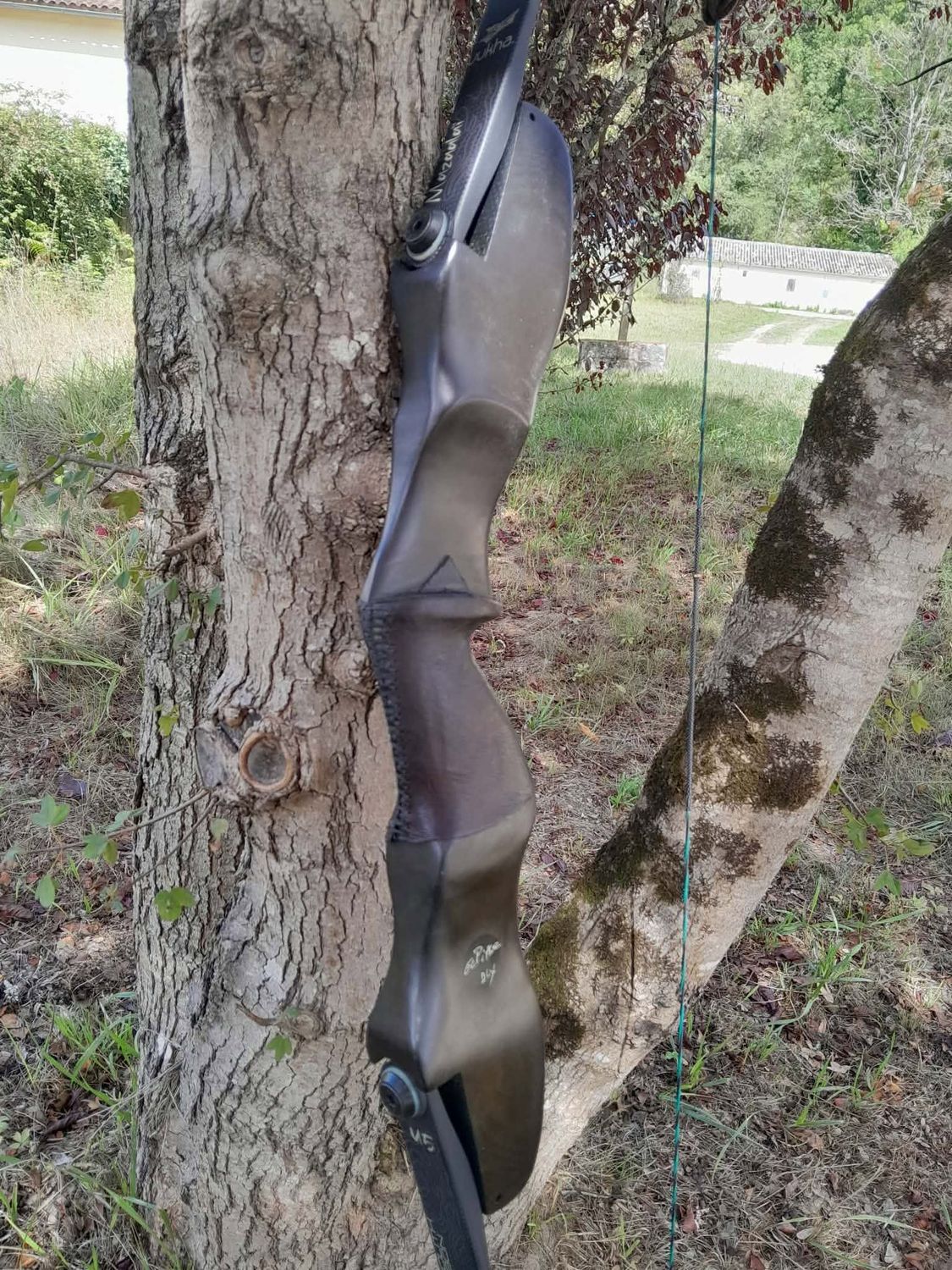 Vend ma Poignée de démo ILF Vend ma Poignée de démo ILF "Eclipse" Lx Archerie Version Lourde Micarta au Lin. 700 euros (prix neuf 900 euros).