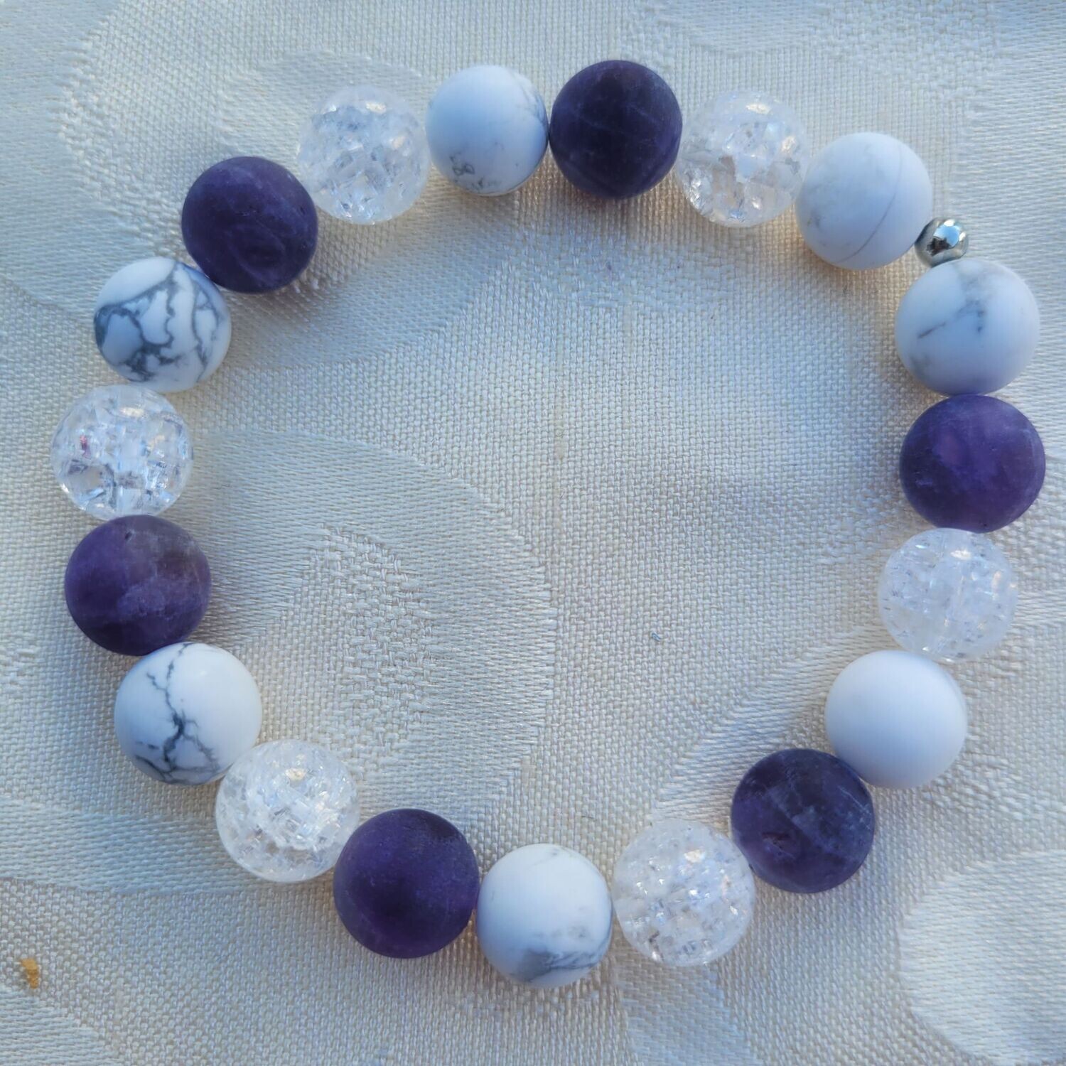 ​Howlith Crash-Kristall Amethyst Armband - matt - 10 mm
