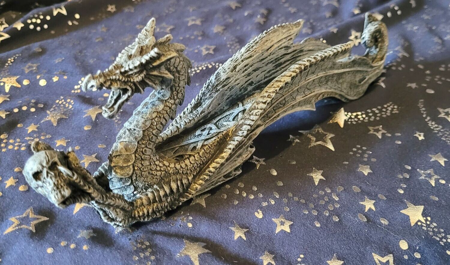 ​Räucherstäbchen- und Kegelhalter - schwarzer Drache