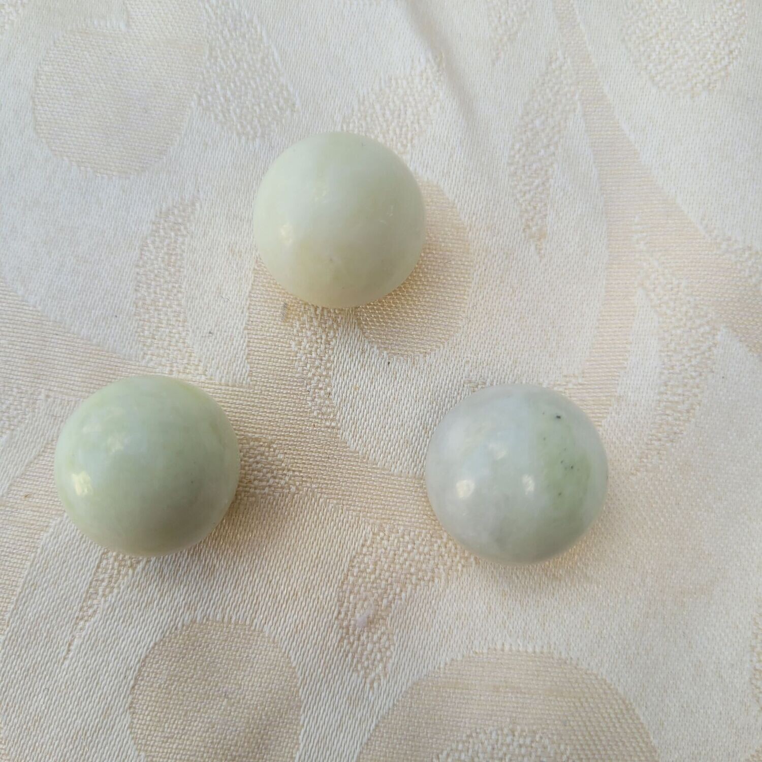 ​China Jade Edelsteinkugel - 2 cm