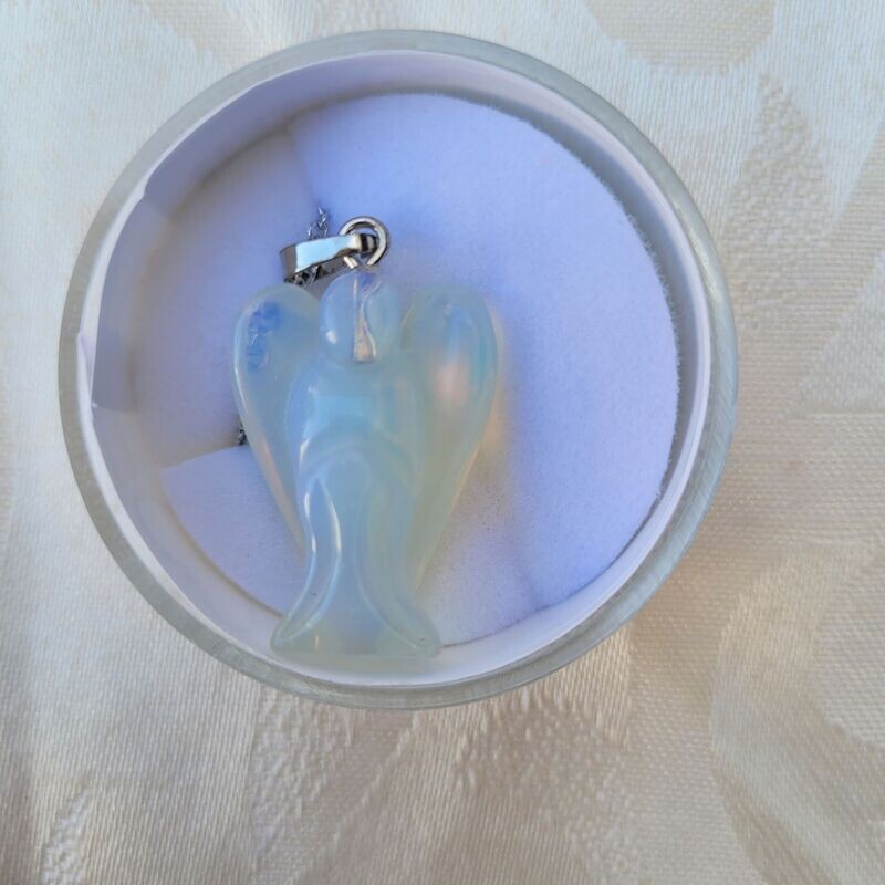 Steinanhänger Engel aus Opalith mit Kette