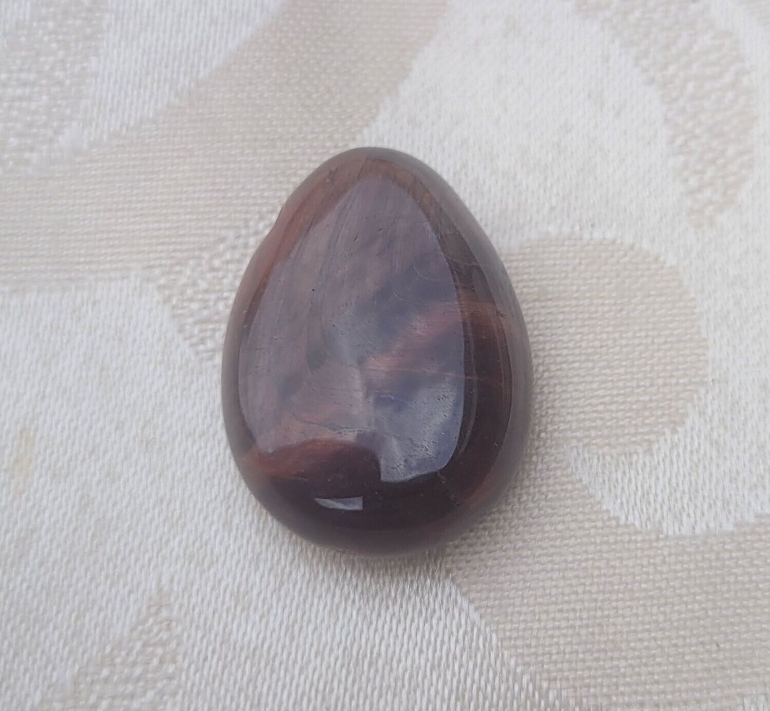 ​​​Tigerauge rot - 2,5 mm gebohrt