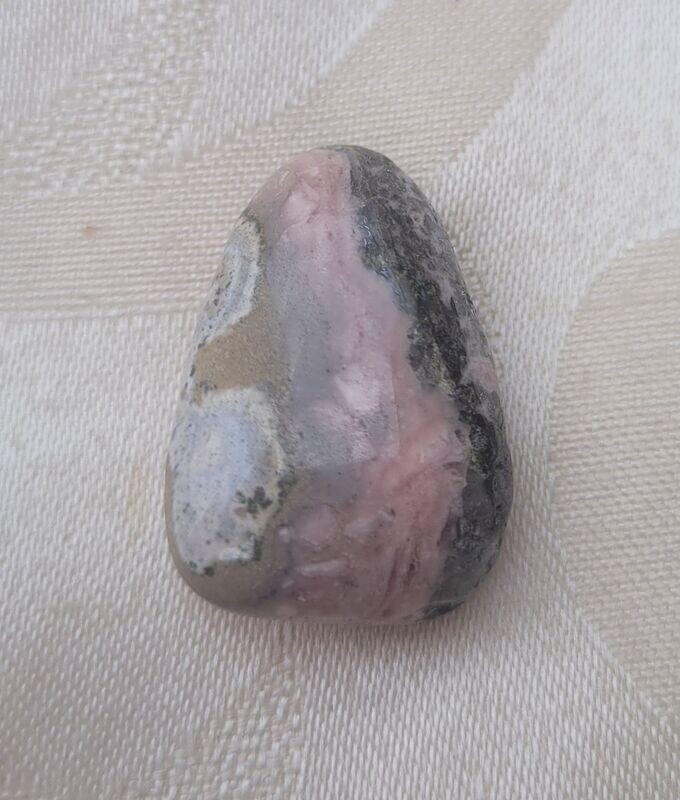 ​Rhodochrosit - 2,5 mm gebohrt