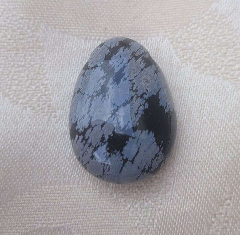 ​​Schneeflocken-Obsidian - 2,5 mm gebohrt