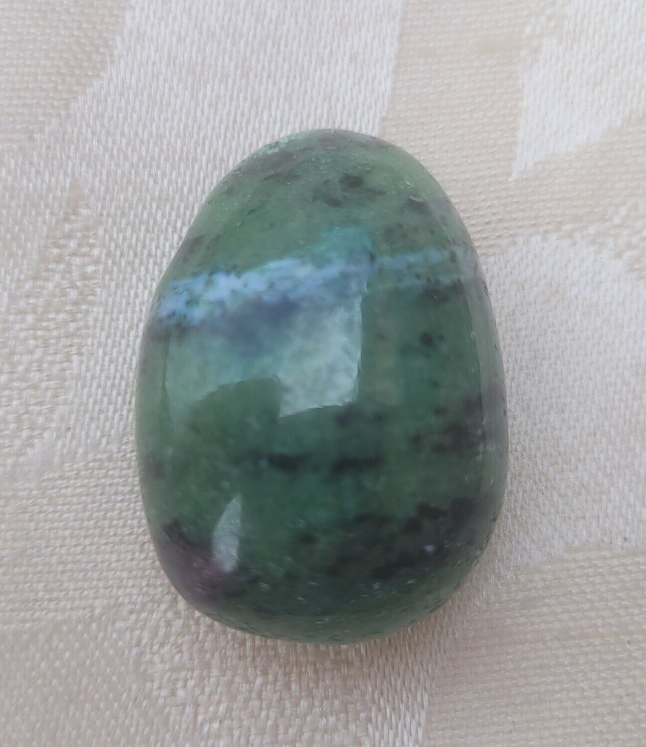 Zoisit Rubin - 2,5 mm gebohrt