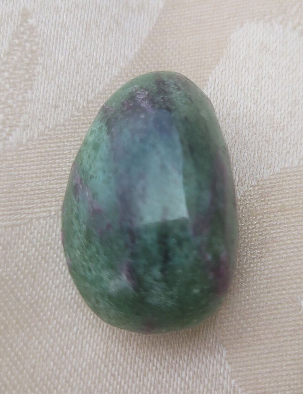 ​Zoisit Rubin - 2,5 mm gebohrt
