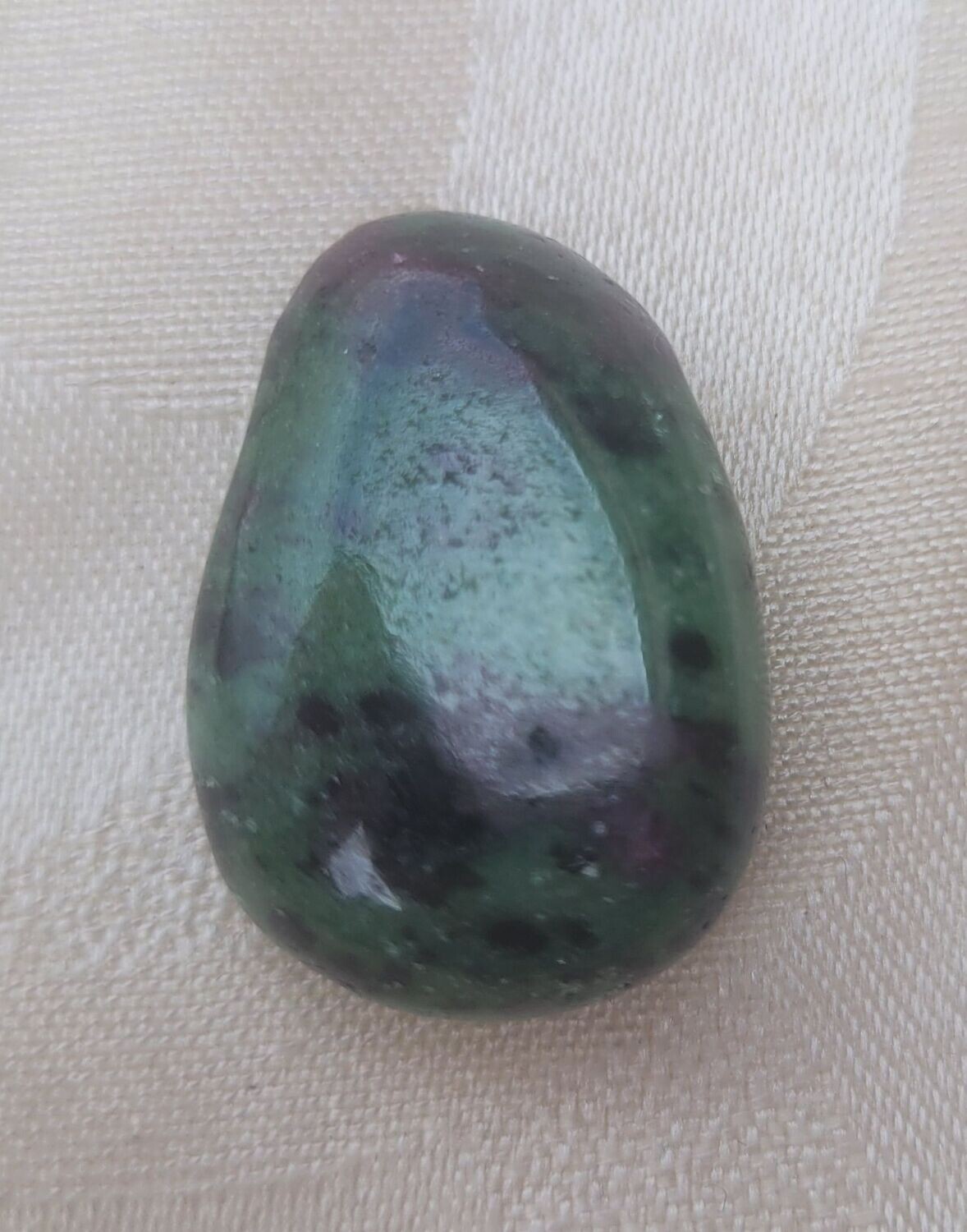 ​Zoisit Rubin - 2,5 mm gebohrt