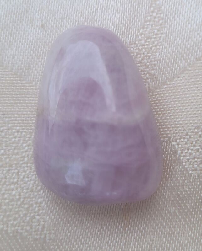 ​Kunzit - 2,5 mm gebohrt
