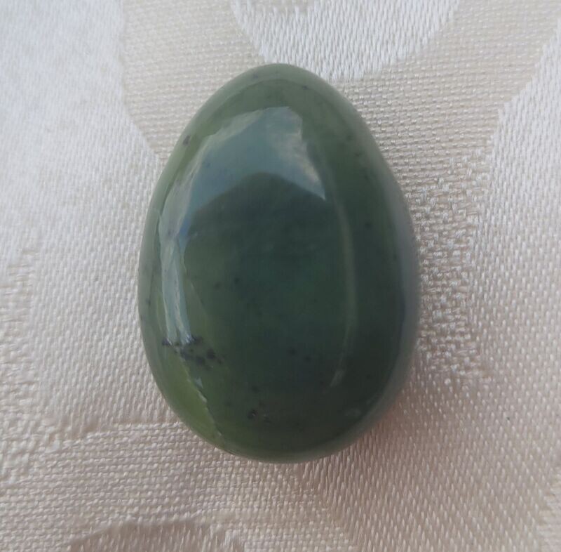​Nephrit Jade - 2,5 mm gebohrt