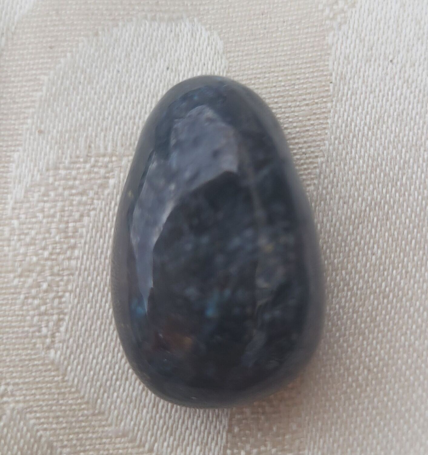 Astrophyllit - 2,5 mm gebohrt