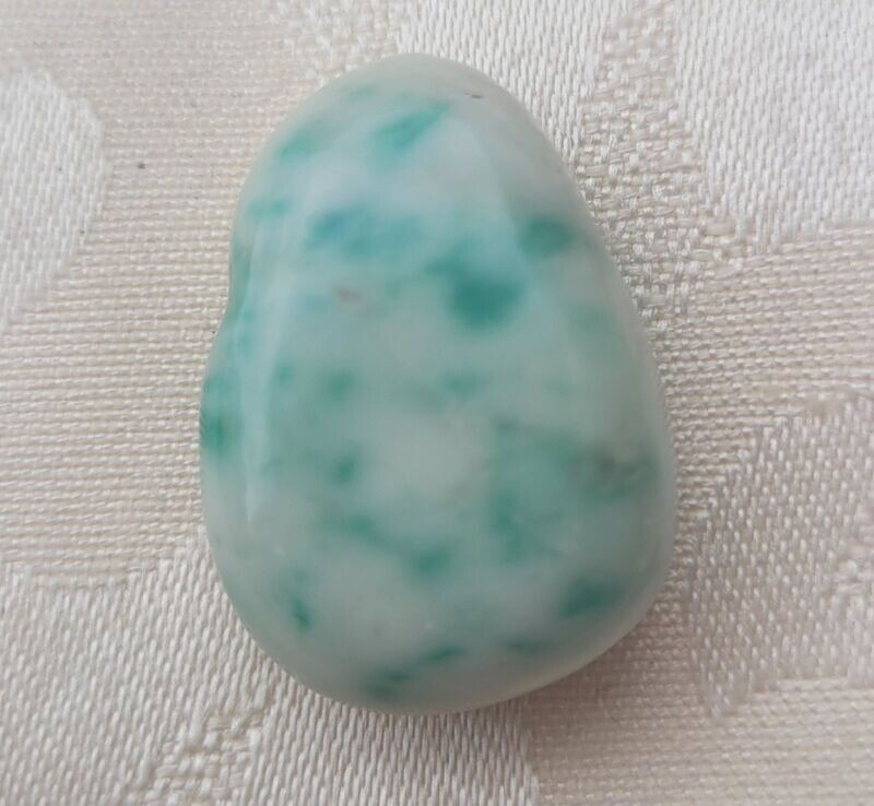 Burma Jade - 2,5 mm gebohrt