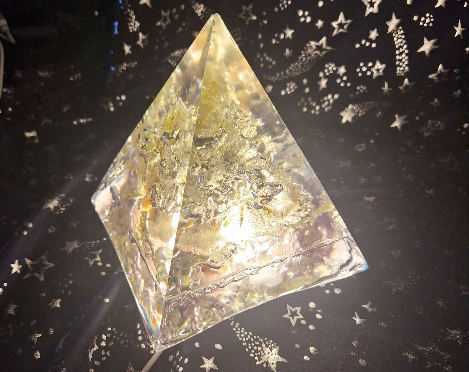 ​Orgonit Pyramide - Metamorphose in Klar