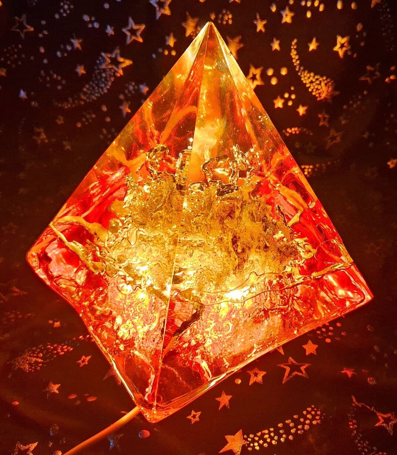 ​Orgonit Pyramide - Metamorphose in Rot